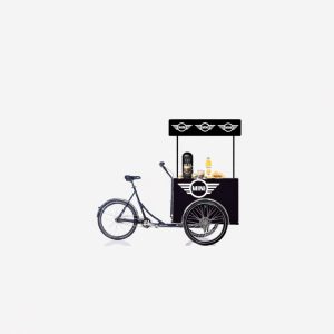 Boutique-Veymont-velo-triporteur-cargo-fronton-2-velocafe-animation-distribution-affichage-mobile-ooh-dooh-street-marketing-publicite-cargo-triporteur-classique-ou-assistante-electrique-france Velo triporteur avec auvent